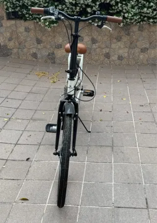 Bicicleta plegable blanca