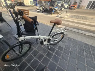 Bicicleta plegable blanca