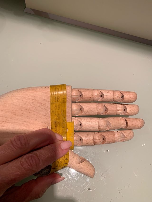 Mano snodabile in legno