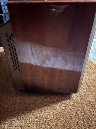 Televisor Antiguo Beige y Dorado de madera marron