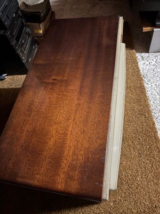 Televisor Antiguo Beige y Dorado de madera marron