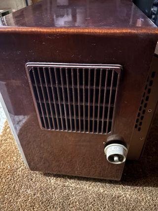 Televisor Antiguo Beige y Dorado de madera marron