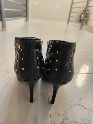 Stivaletti Liu Jo neri borchie n. 38