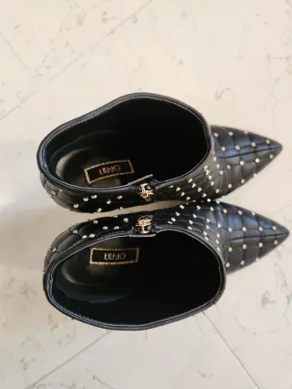 Stivaletti Liu Jo neri borchie n. 38