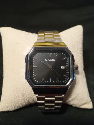 Reloj Casio Dorado y Negro