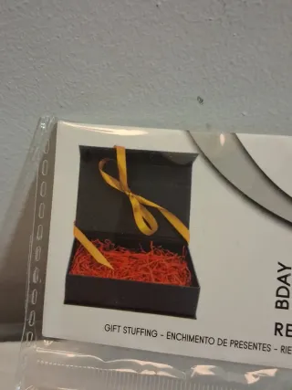 Relleno para regalos rojo