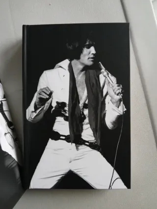Elvis Presley Box de luxe de 60 CDs +book+ stiker