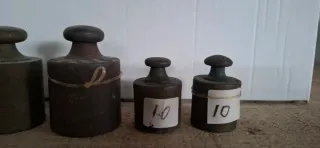 Pesi vintage in metallo