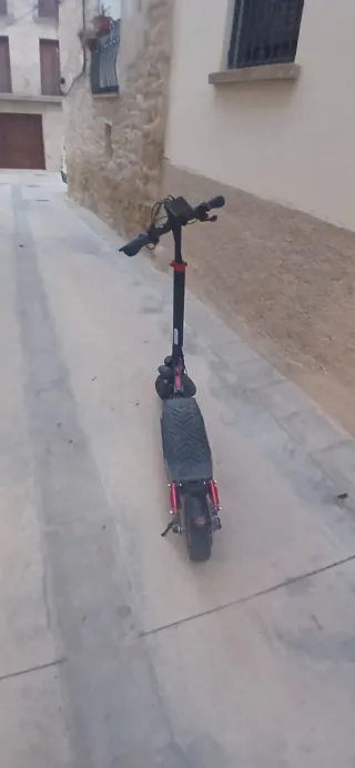 Patinete Eléctrico Negro y Rojo