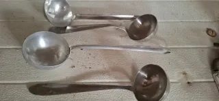 Antico punteruolo con manico in legno