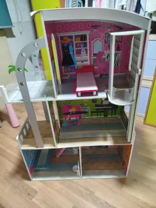 Casa de muñecas de madera