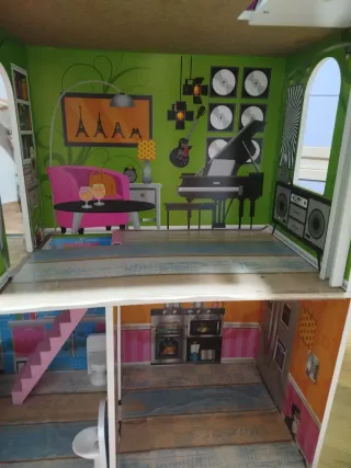 Casa de muñecas de madera