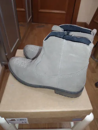 Botines de piel beige talla 39