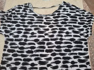 Camiseta Talla 48 . Medidas en descripción