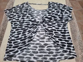 Camiseta Talla 48 . Medidas en descripción