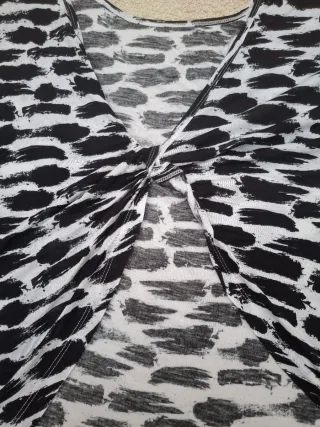 Camiseta Talla 48 . Medidas en descripción