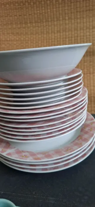 Set 18 piatti porcellana rosa e bianchi+ 1 ciotola