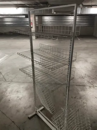 Estantería expositora metálica