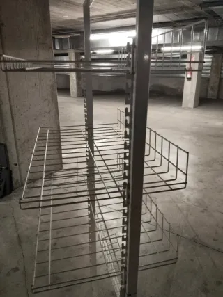 Estantería expositora metálica