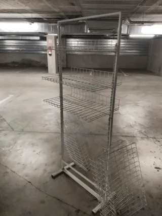 Estantería expositora metálica