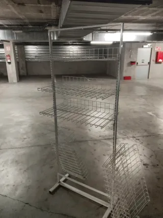 Estantería expositora metálica