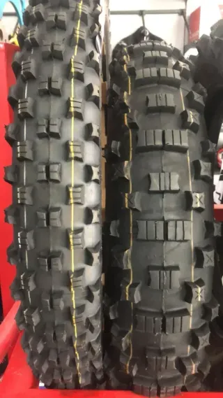 Juego Neumáticos Vee Rubber