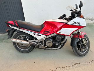 Yamaha FJ1200 Roja y Blanca. 1986.