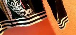 Sudadera con doble estampado de rostros