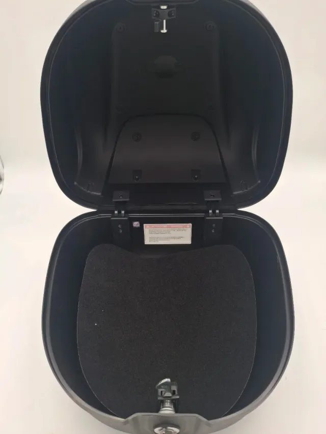 Baúl Piaggio 32L Original con 2 llaves REF:77