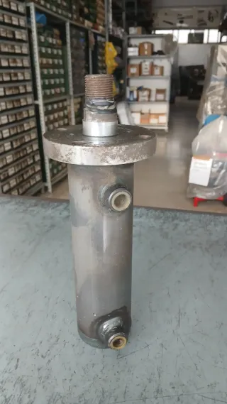 Cilindro idraulico doppio effetto