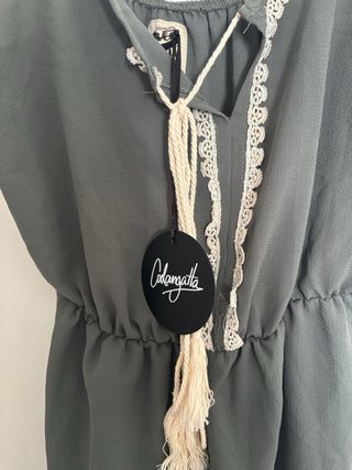 Mono corto verde con encaje