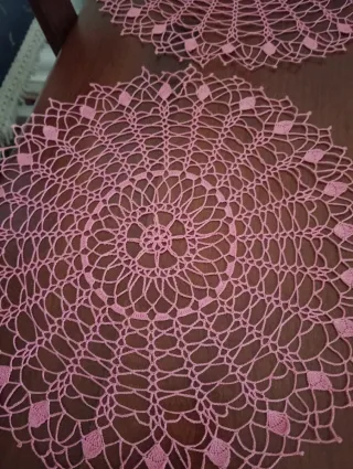 5 centrini uncinetto rosa