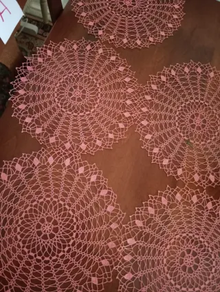 5 centrini uncinetto rosa