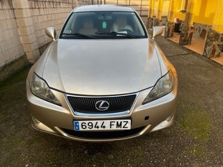 Lexus IS220d averiado