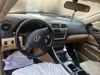Lexus IS220d averiado
