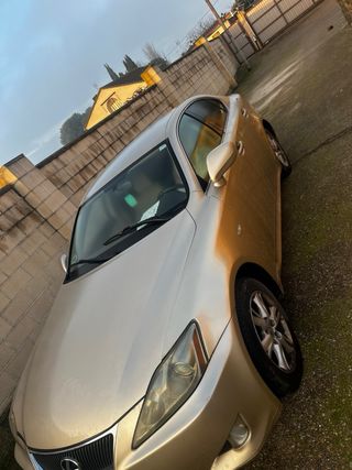 Lexus IS220d averiado