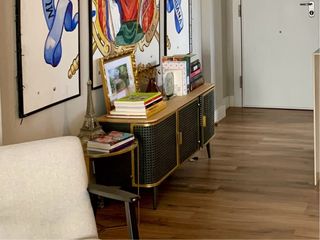 Aparador de metal y madera con 3 puertas