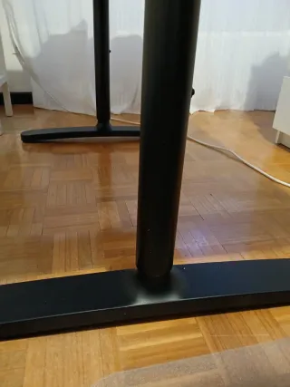 Escritorio negro metal y madera