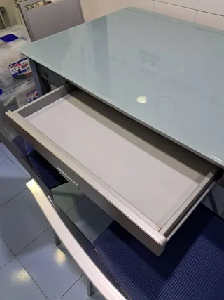 Mesa de cocina con 4 sillas