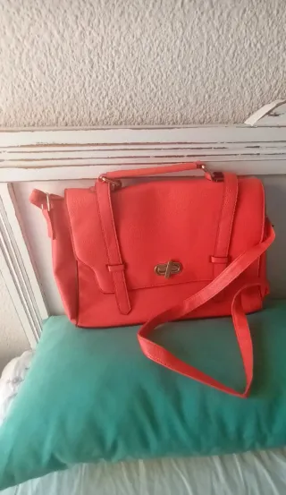 Bolso coral Atmosphere.  Como nuevo