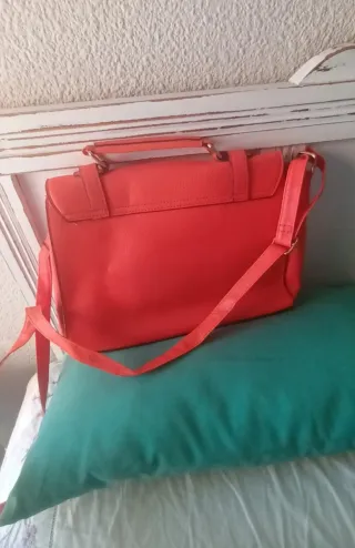 Bolso coral Atmosphere.  Como nuevo