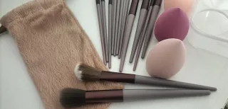 Lote de 13 Brochas y Esponjas Maquillaje Nuevos,4€