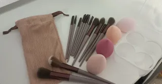 Lote de 13 Brochas y Esponjas Maquillaje Nuevos,4€