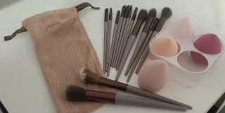 Lote de 13 Brochas y Esponjas Maquillaje Nuevos,4€