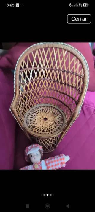 Muñeco y sillón mimbre vintage