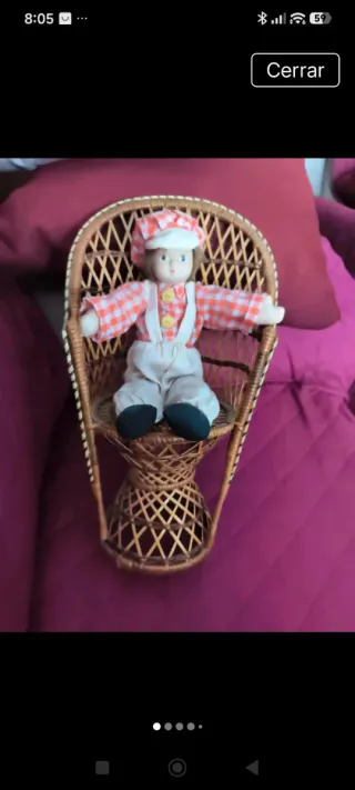 Muñeco y sillón mimbre vintage