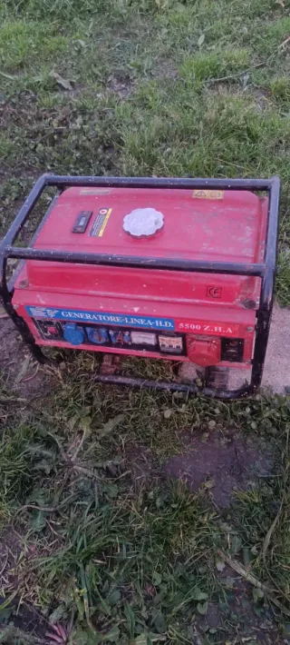 Generador eléctrico rojo