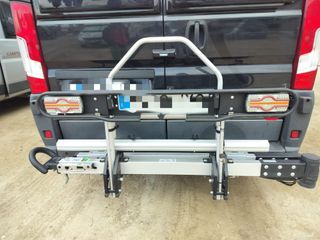 Portabicicletas autocaravana bicis eléctricas.