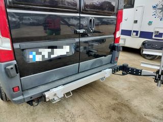 Portabicicletas autocaravana bicis eléctricas.