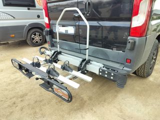 Portabicicletas autocaravana bicis eléctricas.